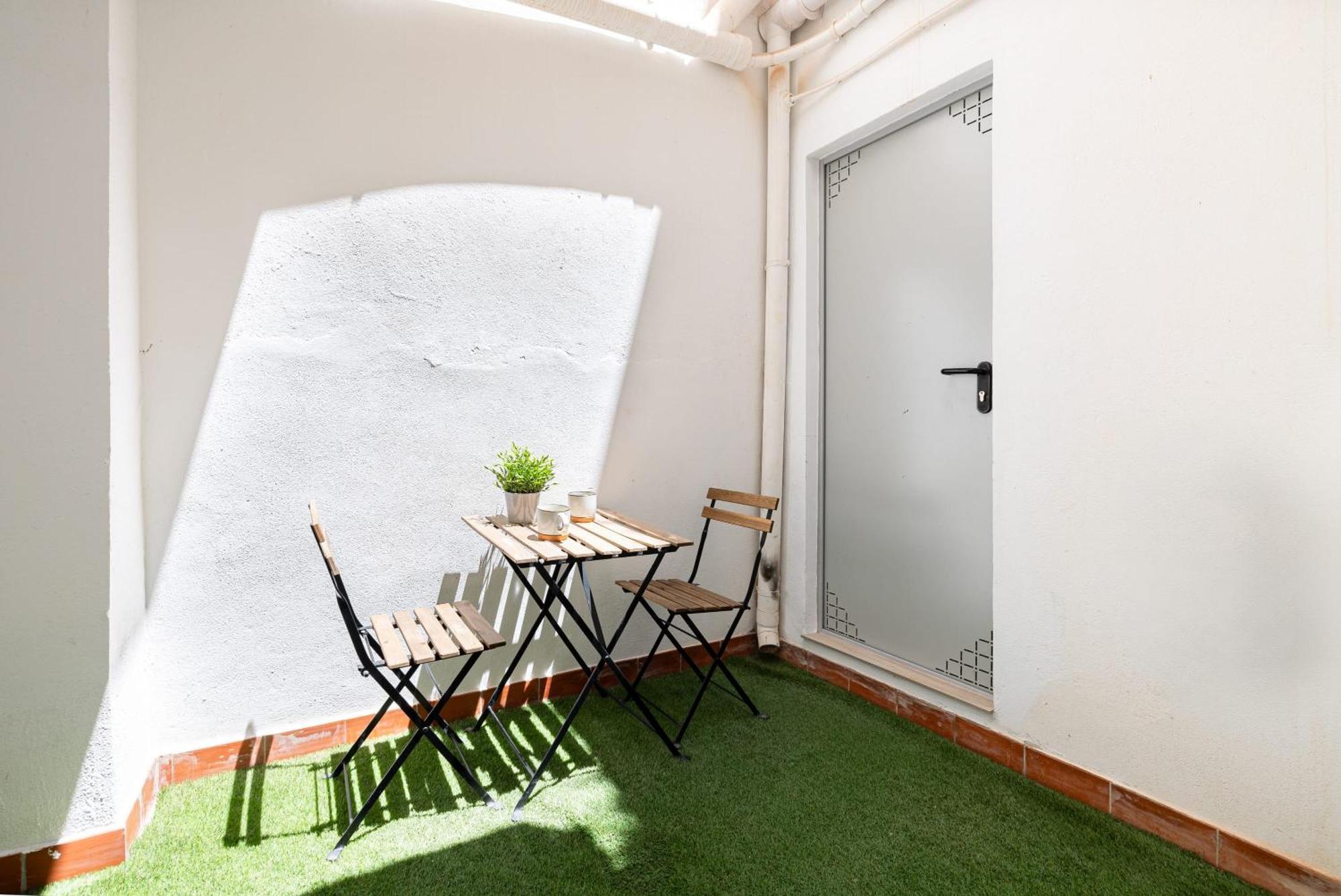 Cozy Apartment In The Heart Of Малага Екстериор снимка