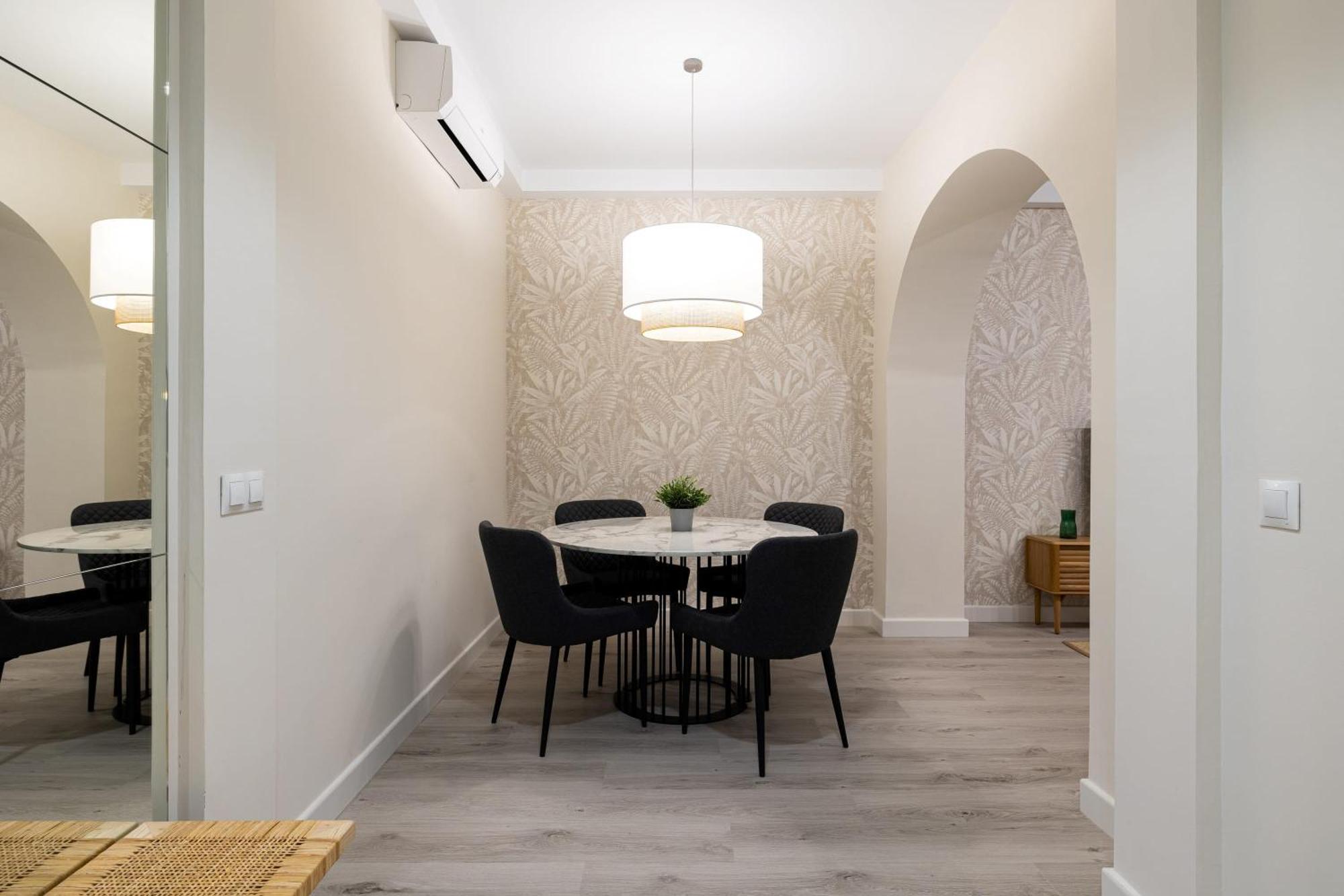 Cozy Apartment In The Heart Of Малага Екстериор снимка